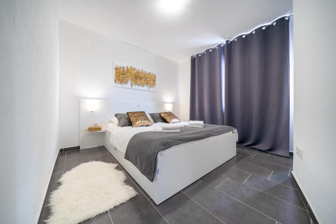Holiday Apartments Amarilis Pakostane Exterior photo