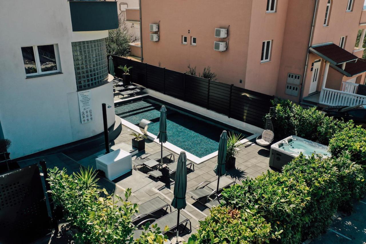 Holiday Apartments Amarilis Pakostane Exterior photo